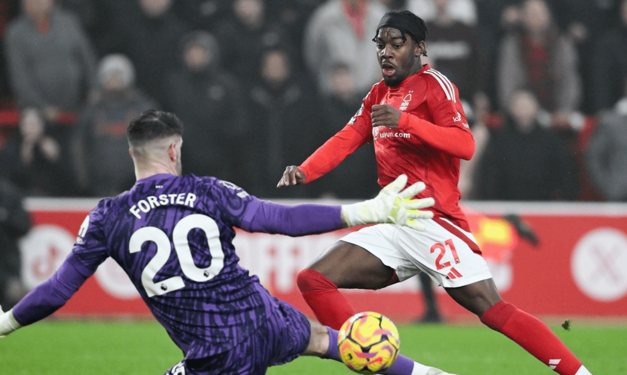 曼城逆袭利尔，英超劲旅强势登顶积分榜的简单介绍